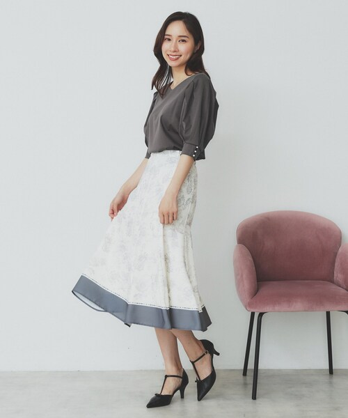 index(インデックス)の「《5色展開》Vネックタックパフスリーブトップス【洗濯機洗い可/UVケア/接触冷感】(Tシャツ/カットソー・レディース・サックスブルー/ナチュラル/ブラウン系その他/チャコールグレー/ブラック・36/42/38/40)」の10枚目の写真