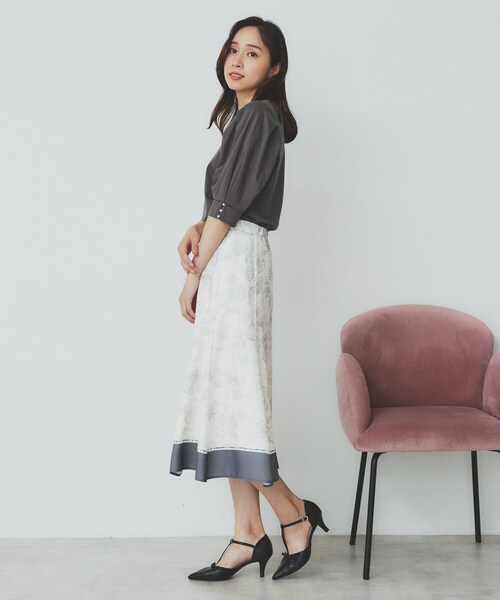 index(インデックス)の「《5色展開》Vネックタックパフスリーブトップス【洗濯機洗い可/UVケア/接触冷感】(Tシャツ/カットソー・レディース・サックスブルー/ナチュラル/ブラウン系その他/チャコールグレー/ブラック・36/42/38/40)」の11枚目の写真