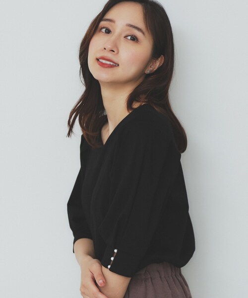 index(インデックス)の「《5色展開》Vネックタックパフスリーブトップス【洗濯機洗い可/UVケア/接触冷感】(Tシャツ/カットソー・レディース・サックスブルー/ナチュラル/ブラウン系その他/チャコールグレー/ブラック・36/42/38/40)」の13枚目の写真