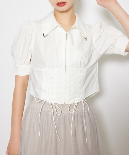 rienda(リエンダ)の「コンパクトレースアップブラウス 夏服 半袖 秋服(シャツ/ブラウス・レディース・グレー系その他/ベージュ系その他/ホワイト・MEDIUM/SMALL)」の2枚目の写真