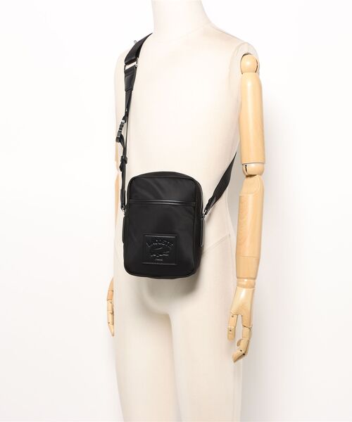 美品】Lacoste ブラック ショルダーバッグ セール】《LACOSTE