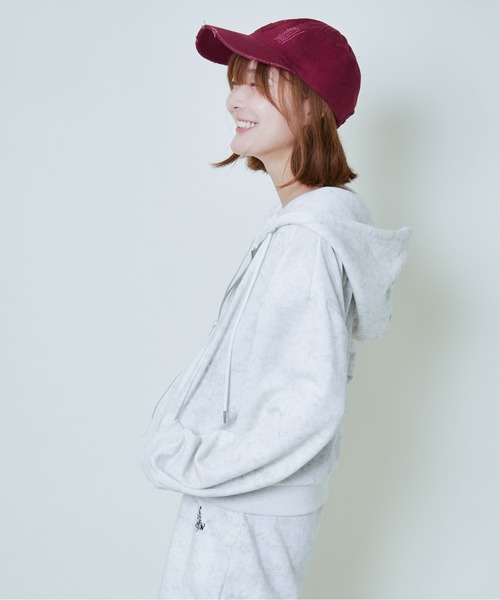 GORGE(ゴージ)の「《ラメ入り×ロゴ刺繍》レディース ジップアップパーカー 長袖 スウェット 春秋冬(パーカー・レディース・ネイビー/オフホワイト/ブラック/ピンク/ブルー/カモフラージュ・F)」の7枚目の写真