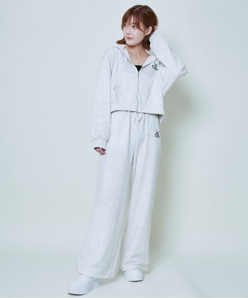 GORGE(ゴージ)の「《ラメ入り×ロゴ刺繍》レディース ジップアップパーカー 長袖 スウェット 春秋冬(パーカー・レディース・ネイビー/オフホワイト/ブラック/ピンク/ブルー/カモフラージュ・F)」の10枚目の写真