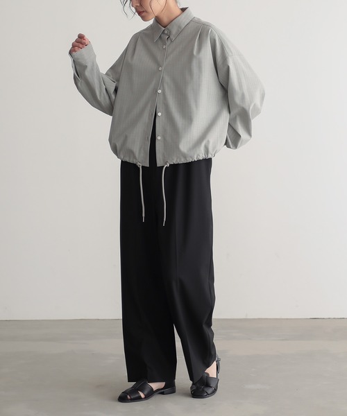 for/c（フォーシー）の「[新色追加]ストレッチドロストショートシャツ【サスティナブル】（シャツ/ブラウス・レディース・グレー/ブラック/ネイビー/オフホワイト・M/L/LL）」の9枚目の写真