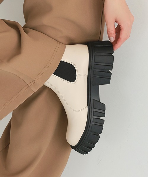 DONOBAN(ドノバン)の「サイドゴアブーツ(ブーツ・レディース・シルバー/アイボリー/ブラック・S/M/L/LL)」の2枚目の写真