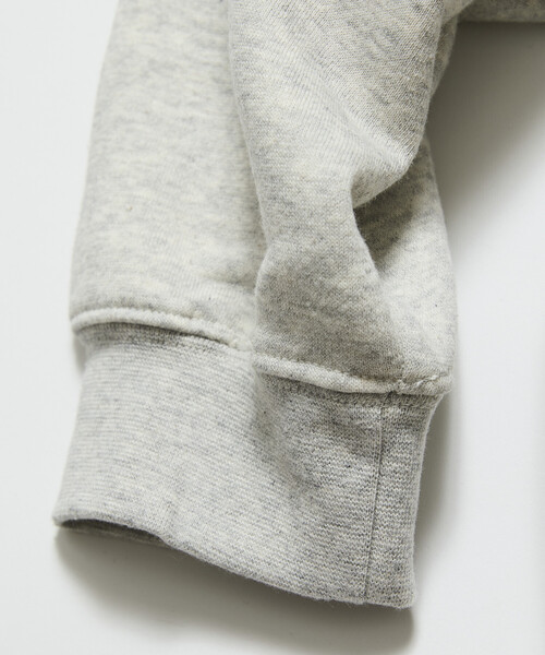 FREAK'S STORE(フリークスストア)の「限定展開 KELTY×FREAK'S STORE/ケルティ 別注 ツアーロゴ バックプリント クルーネックスウェット(スウェット・メンズ・アッシュグレー/ブラック/オリーブ/スミクロ/グレイッシュベージュ・LARGE/MEDIUM/SMALL)」の18枚目の写真