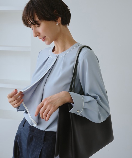 ROPE' PICNIC(ロペピクニック)の「【WEB限定】配色ボウタイ風ブラウス(シャツ/ブラウス・レディース・ベージュ/ホワイト/チャコールグレー/サックスブルー・S/L/M)」の4枚目の写真