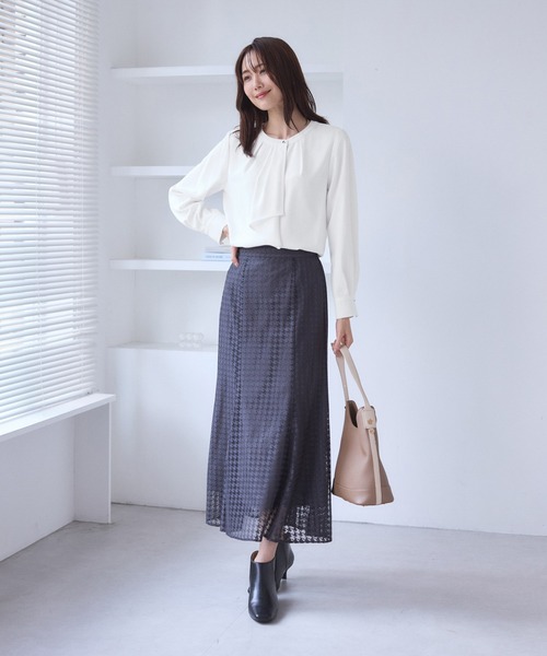 ROPE' PICNIC(ロペピクニック)の「【WEB限定】配色ボウタイ風ブラウス(シャツ/ブラウス・レディース・ベージュ/ホワイト/チャコールグレー/サックスブルー・S/L/M)」の21枚目の写真