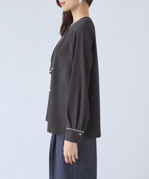 ROPE' PICNIC(ロペピクニック)の「【WEB限定】配色ボウタイ風ブラウス(シャツ/ブラウス・レディース・ベージュ/ホワイト/チャコールグレー/サックスブルー・S/L/M)」の11枚目の写真