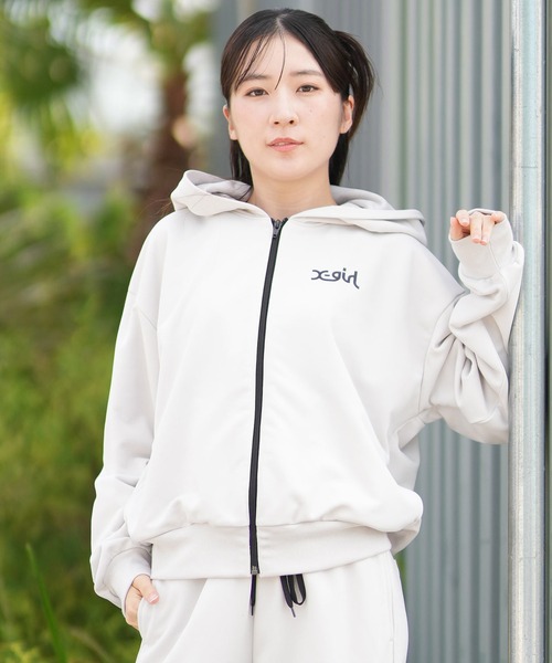 X-girl(エックスガール)の「X-girl SPORTS/エックスガールスポーツ ジップアップパーカー ショート丈 セットアップ対応 155253012001(パーカー・レディース・オフホワイト/ブラック/ブラウン・L/M)」の5枚目の写真