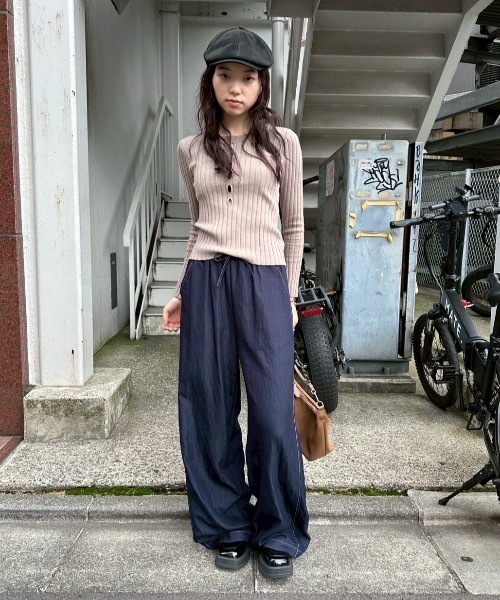 DRWCYS（ドロシーズ）の「サイドラインワイドパンツ（スラックス・レディース・ベージュ/ブルー・FREE）」の16枚目の写真