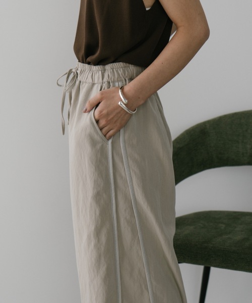 DRWCYS（ドロシーズ）の「サイドラインワイドパンツ（スラックス・レディース・ベージュ/ブルー・FREE）」の22枚目の写真