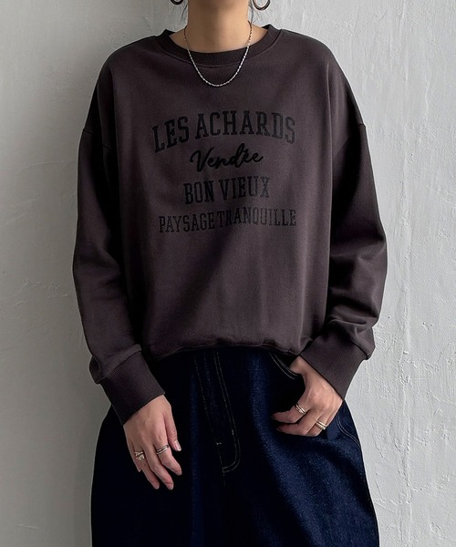 LBC（エルビーシー）の「チェーンステッチ刺繍ロゴ裏毛プルオーバー（スウェット・レディース・ナチュラル/ブルー/チャコール/ベージュ・M/L）」の2枚目の写真