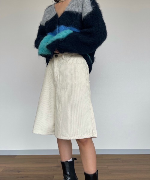 AMAIL（アマイル）の「Corduroy Shorts（その他パンツ・レディース・ダークブラウン/アイボリー・MEDIUM/SMALL）」の4枚目の写真