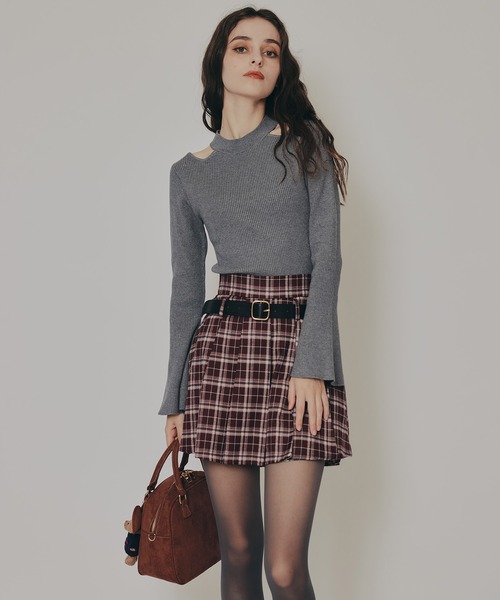 REDYAZEL（レディアゼル）の「カットアウトリブニットトップス（ニット/セーター・レディース・オフホワイト/ブラック/ブルー/チャコールグレー/オレンジ/ブラウン・FREE）」の18枚目の写真