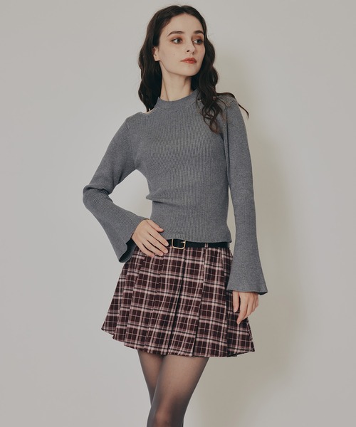 REDYAZEL（レディアゼル）の「カットアウトリブニットトップス（ニット/セーター・レディース・オフホワイト/ブラック/ブルー/チャコールグレー/オレンジ/ブラウン・FREE）」の9枚目の写真