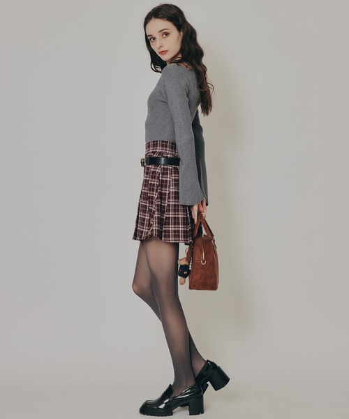 REDYAZEL（レディアゼル）の「カットアウトリブニットトップス（ニット/セーター・レディース・オフホワイト/ブラック/ブルー/チャコールグレー/オレンジ/ブラウン・FREE）」の15枚目の写真