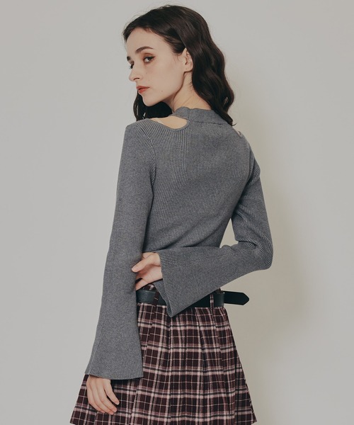 REDYAZEL（レディアゼル）の「カットアウトリブニットトップス（ニット/セーター・レディース・オフホワイト/ブラック/ブルー/チャコールグレー/オレンジ/ブラウン・FREE）」の11枚目の写真