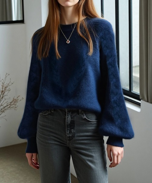 cammie(キャミー)の「モヘアケーブルニットトップス(ニット/セーター・レディース・ブルー/アイボリー/グレイッシュベージュ・F)」の1枚目の写真