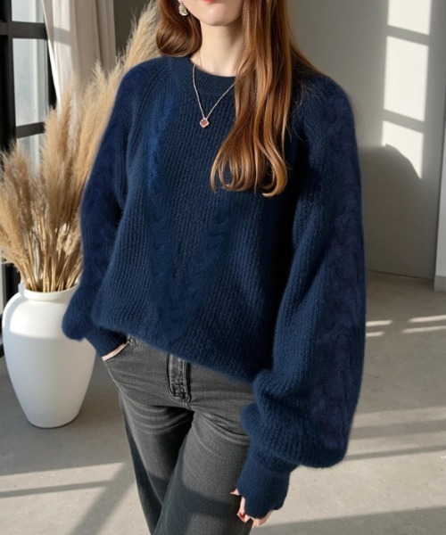 cammie(キャミー)の「モヘアケーブルニットトップス(ニット/セーター・レディース・ブルー/アイボリー/グレイッシュベージュ・F)」の9枚目の写真