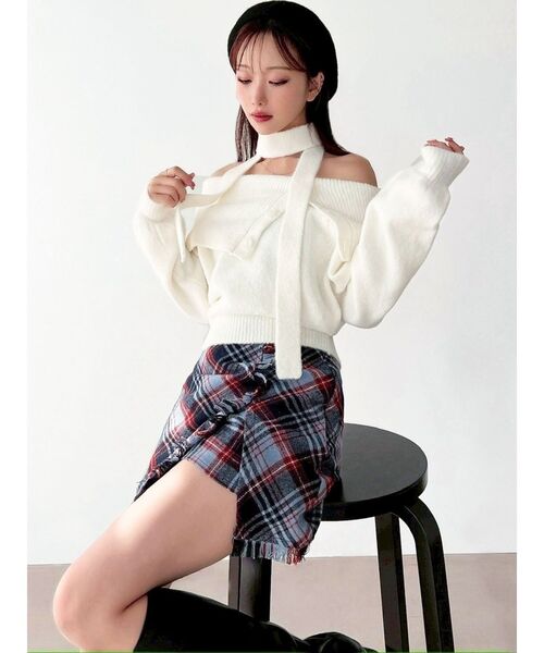 RESEXXY(リゼクシー)の「ビックカラーチョーカーニットトップス(ニット/セーター・レディース・ホワイト/グレー/レッド・FREE)」の5枚目の写真