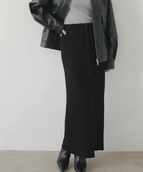 Lateru(ラテル)の「ボタンデザインニットスカート 2WAY着用可能(スカート・レディース・キャメル/アイボリー/ブラック・FREE)」の4枚目の写真