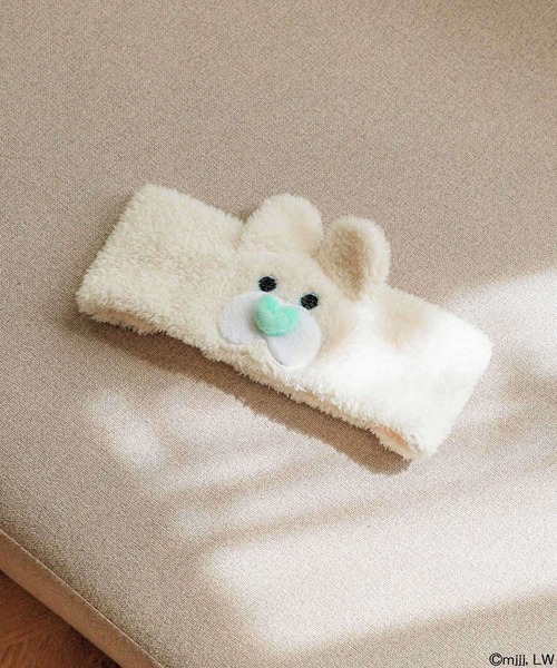 Me%(ミィパーセント)の「【mojojojo】ルームヘアバンド 602494(ヘアバンド・レディース・アイボリー/レッド/ブルー・FREE)」の1枚目の写真