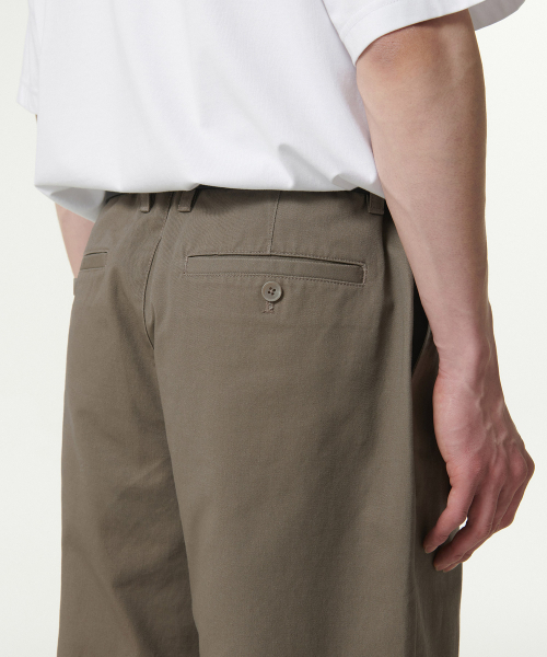 MUSINSA STANDARD（ムシンサスタンダード）の「ワイドチノパンツ [カーキベージュ]（その他パンツ・メンズ・その他・29/30/31/33/26/27/28/38/42/36/34/32/40）」の6枚目の写真