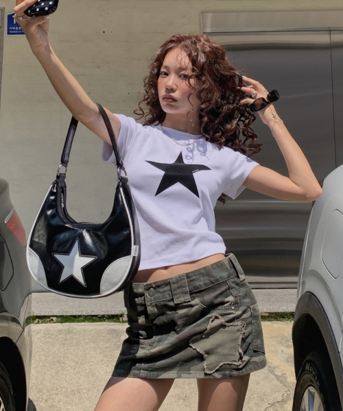YOUHEE(ユヒ)の「STAR POINT T-SHIRTS WHITE(Tシャツ/カットソー・レディース・その他・FREE)」の1枚目の写真