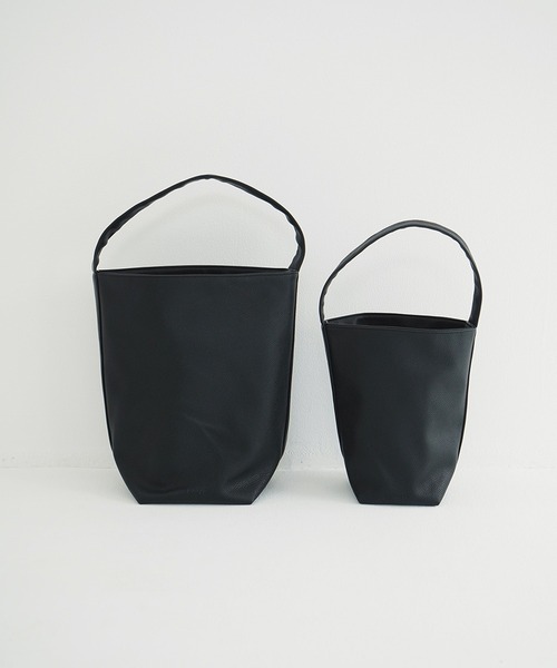 CLANE（クラネ）の「FAKE LEATHER LARGE TOTE BAG（トートバッグ・レディース・ブラック・F）」の2枚目の写真