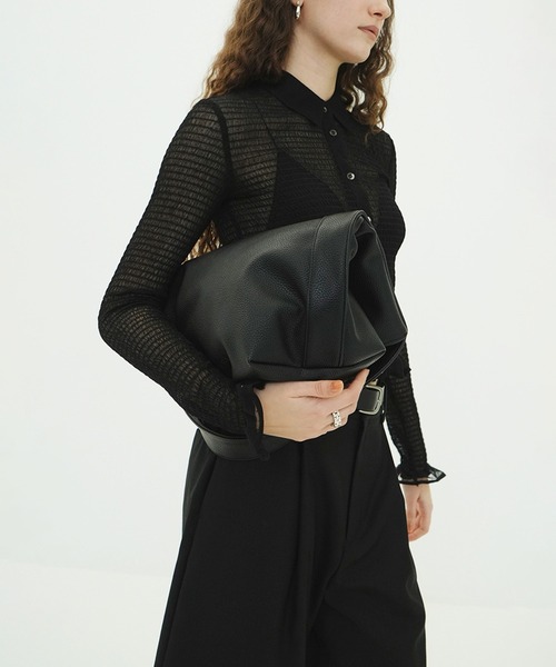 CLANE(クラネ)の「FAKE LEATHER LARGE TOTE BAG(トートバッグ・レディース・ブラック・F)」の4枚目の写真