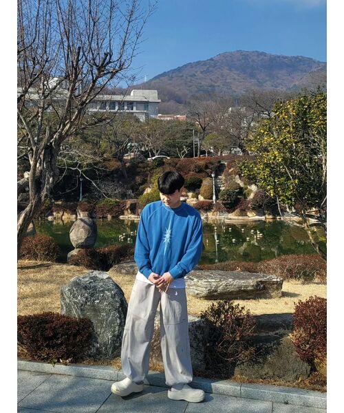 IUGAMAKARAS(イウガマカラス)の「Pigment Dyed Sweatshirt (Blue)(スウェット・レディース・その他・1/3)」の2枚目の写真