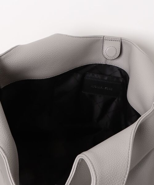 MICHAEL KORS（マイケルコース）の「COOPER SOFT TOTE トートバッグ（トートバッグ・メンズ・グレー系・FREE）」の4枚目の写真