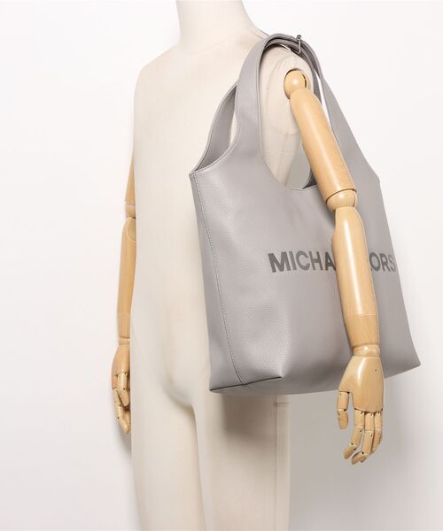 MICHAEL KORS（マイケルコース）の「COOPER SOFT TOTE トートバッグ（トートバッグ・メンズ・グレー系・FREE）」の5枚目の写真