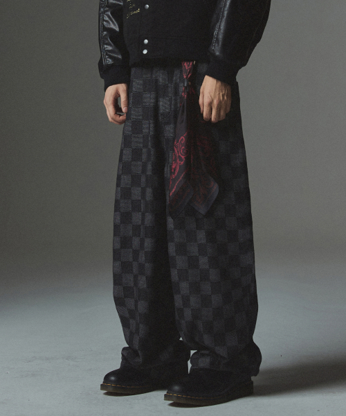NOT4NERD(ノットフォーナード)の「Checkerboard Baggy Fit Denim Pants - Black(デニムパンツ・レディース・その他・X-LARGE/MEDIUM/LARGE)」の1枚目の写真