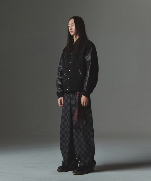 NOT4NERD(ノットフォーナード)の「Checkerboard Baggy Fit Denim Pants - Black(デニムパンツ・レディース・その他・X-LARGE/MEDIUM/LARGE)」の4枚目の写真