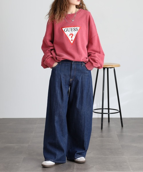 GUESS JEANS(ゲスジーンズ)の「GUESS JEANS アイコニック トライアングル クルーネックスウェット(スウェット・レディース・ブラック/レッド・M/S/L/XS)」の14枚目の写真