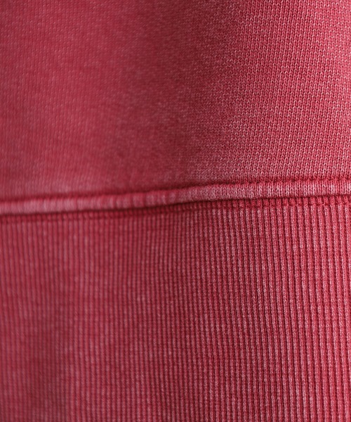 GUESS JEANS(ゲスジーンズ)の「GUESS JEANS アイコニック トライアングル クルーネックスウェット(スウェット・レディース・ブラック/レッド・M/S/L/XS)」の22枚目の写真