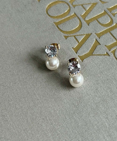 girl(ガール)の「ラインストーン×フェイクパールピアス ゴールド 両耳(ピアス(両耳用)・レディース・ゴールド・-)」の2枚目の写真