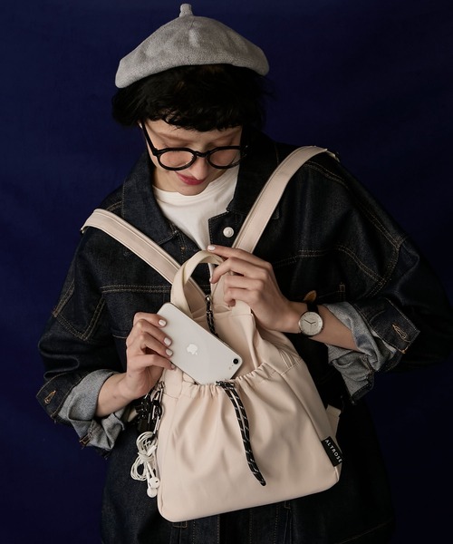 BONLECILL Marche(ボンルシールマルシェ)の「【BONLECILL Marche】2wayボディバッグ/リュック/ハンドバッグ(バックパック/リュック・レディース・グレー/アイボリー/ブラック・FREE)」の5枚目の写真