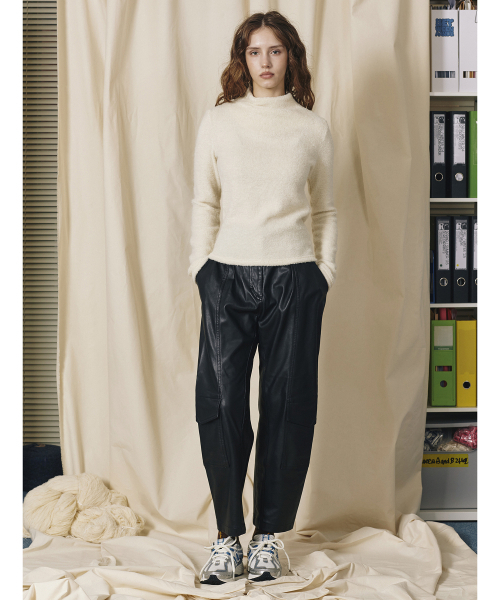 Between A and B（ビトウィーンエイアンドビー）の「シャーリングタートルネックトップ [アイボリー]（Tシャツ/カットソー・レディース・アイボリー・FREE）」の4枚目の写真