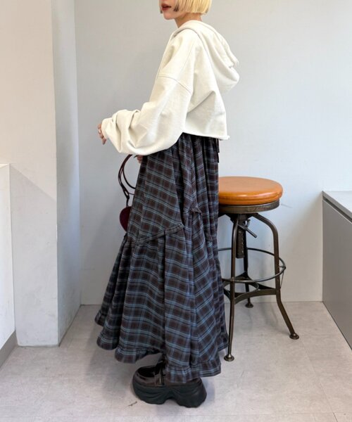 w closet（ダブルクローゼット）の「ラメショートパーカー（パーカー・レディース・アイボリー/グレー・FREE）」の8枚目の写真