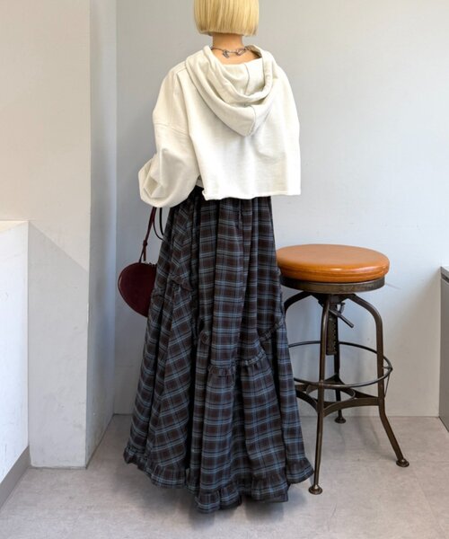 w closet（ダブルクローゼット）の「ラメショートパーカー（パーカー・レディース・アイボリー/グレー・FREE）」の9枚目の写真