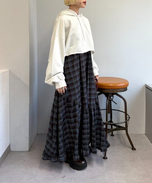 w closet（ダブルクローゼット）の「ラメショートパーカー（パーカー・レディース・アイボリー/グレー・FREE）」の10枚目の写真