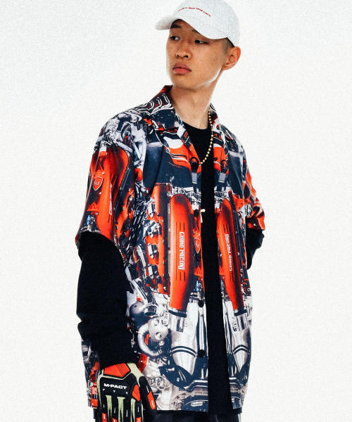 COME（シーオーエムイー）の「[UNISEX] Automobile Parts Camp-Collar Printed Shirt (Red)（シャツ/ブラウス・レディース・その他・1(M)/2(L)）」の2枚目の写真