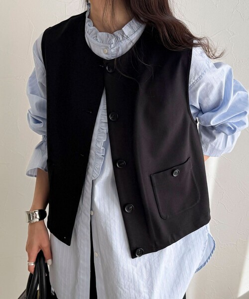 fredy emue(フレディエミュ)の「【セットアップ対応】ポンチノーカラージレ(ベスト・レディース・ブラック/チャコールグレー・38)」の2枚目の写真