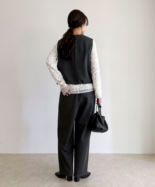 fredy emue(フレディエミュ)の「【セットアップ対応】ポンチノーカラージレ(ベスト・レディース・ブラック/チャコールグレー・38)」の3枚目の写真