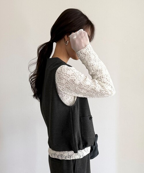 fredy emue(フレディエミュ)の「【セットアップ対応】ポンチノーカラージレ(ベスト・レディース・ブラック/チャコールグレー・38)」の6枚目の写真