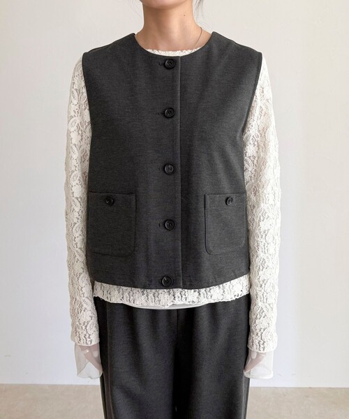 fredy emue(フレディエミュ)の「【セットアップ対応】ポンチノーカラージレ(ベスト・レディース・ブラック/チャコールグレー・38)」の10枚目の写真