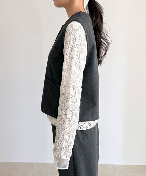 fredy emue(フレディエミュ)の「【セットアップ対応】ポンチノーカラージレ(ベスト・レディース・ブラック/チャコールグレー・38)」の11枚目の写真